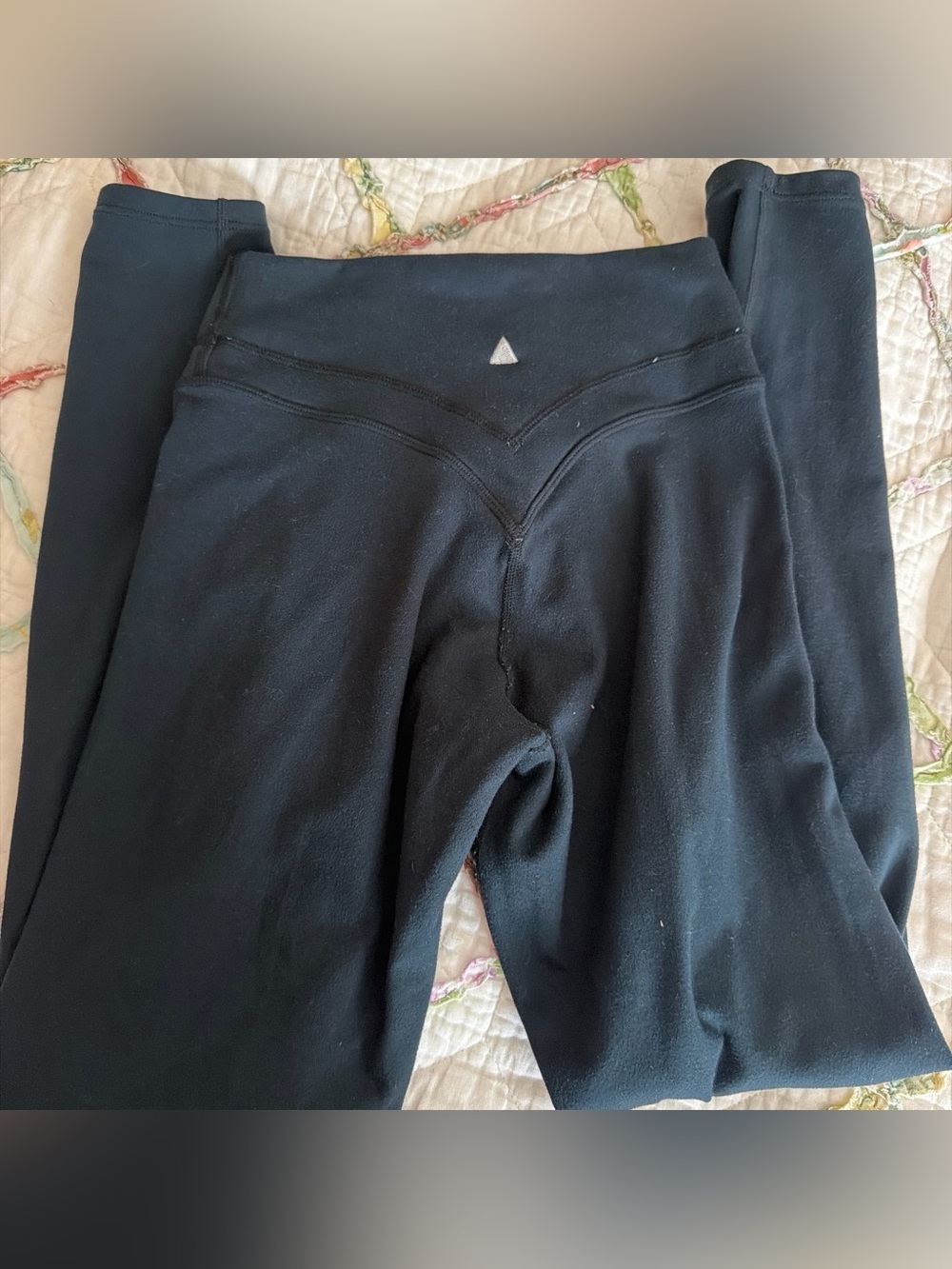 Vitality Black Leggings with V-Waist Seam